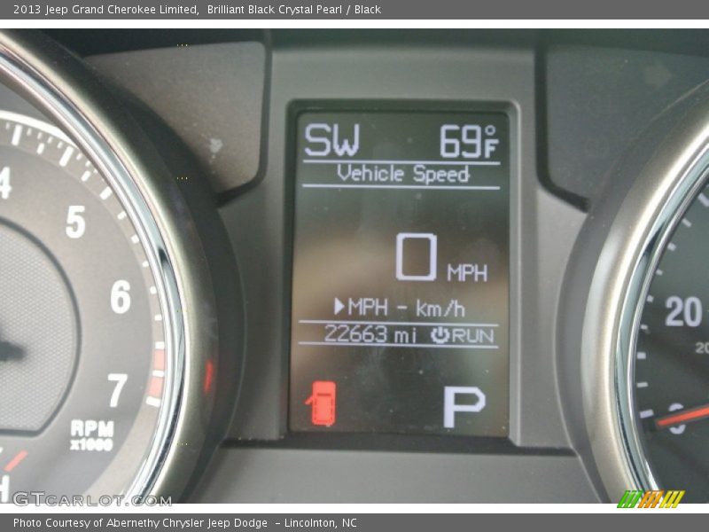 Brilliant Black Crystal Pearl / Black 2013 Jeep Grand Cherokee Limited