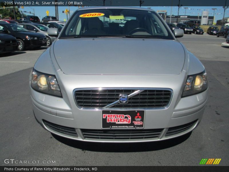 Silver Metallic / Off Black 2005 Volvo S40 2.4i