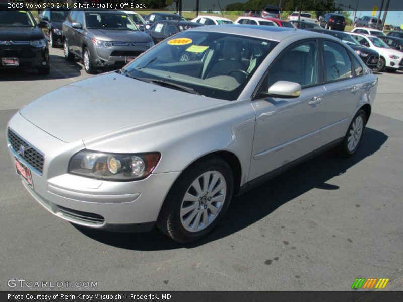 Silver Metallic / Off Black 2005 Volvo S40 2.4i
