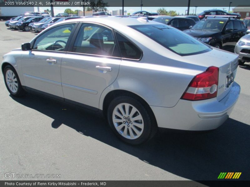 Silver Metallic / Off Black 2005 Volvo S40 2.4i