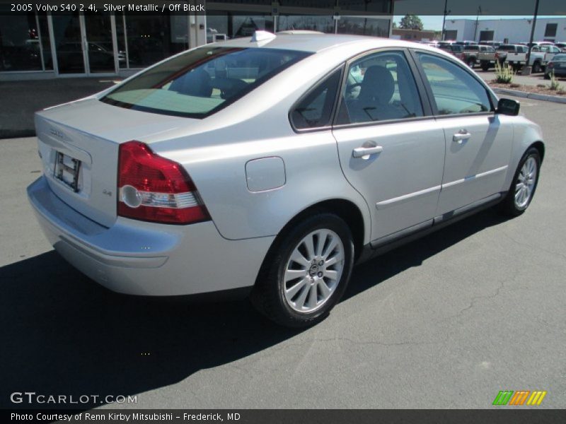 Silver Metallic / Off Black 2005 Volvo S40 2.4i