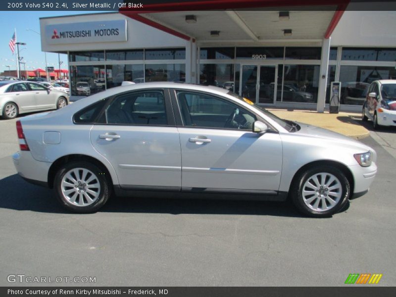 Silver Metallic / Off Black 2005 Volvo S40 2.4i