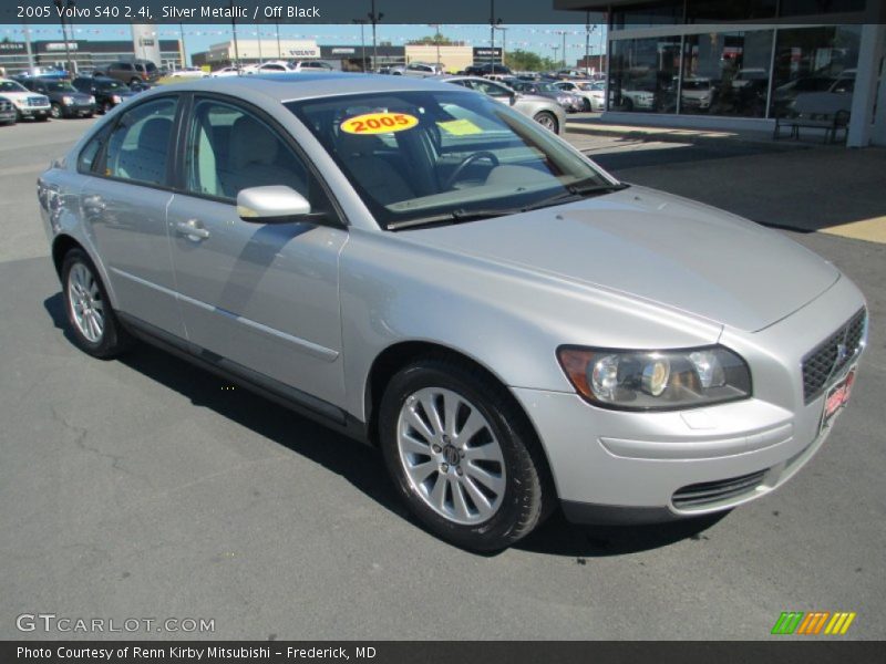 Silver Metallic / Off Black 2005 Volvo S40 2.4i