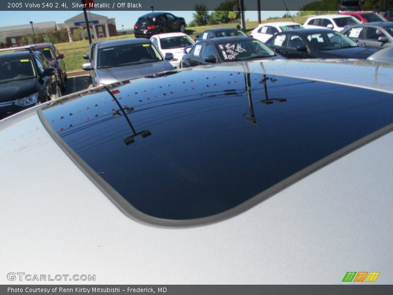 Silver Metallic / Off Black 2005 Volvo S40 2.4i