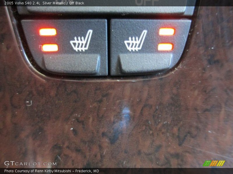 Silver Metallic / Off Black 2005 Volvo S40 2.4i