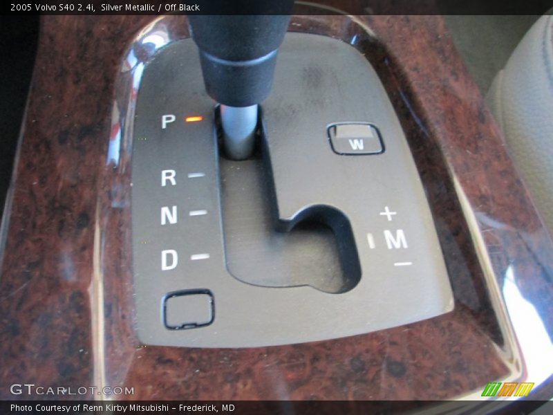 Silver Metallic / Off Black 2005 Volvo S40 2.4i