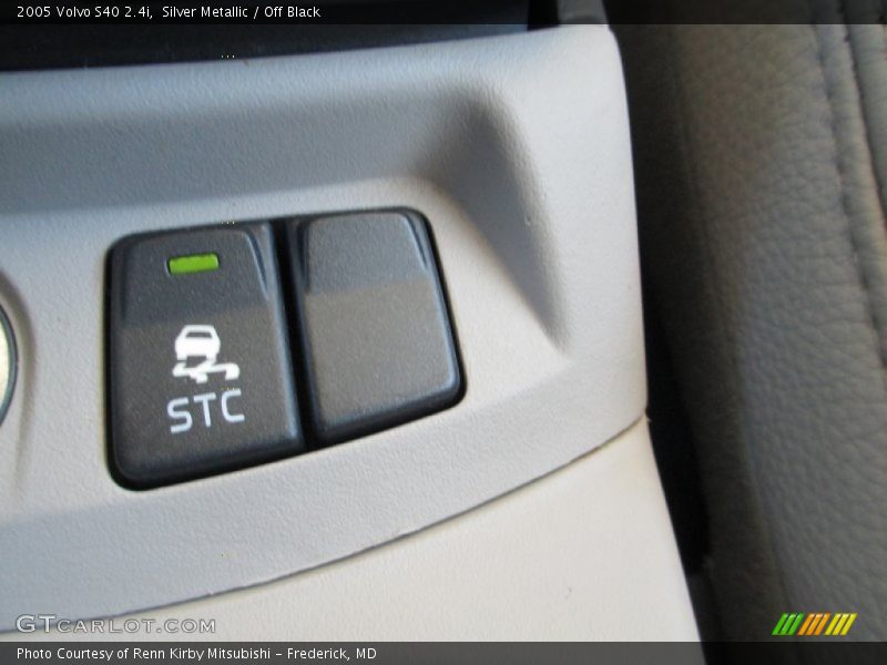 Silver Metallic / Off Black 2005 Volvo S40 2.4i