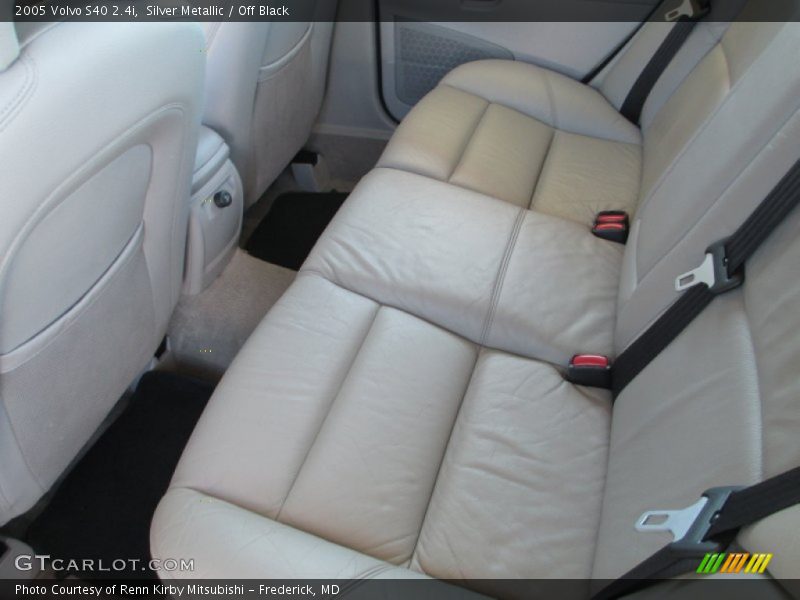 Silver Metallic / Off Black 2005 Volvo S40 2.4i