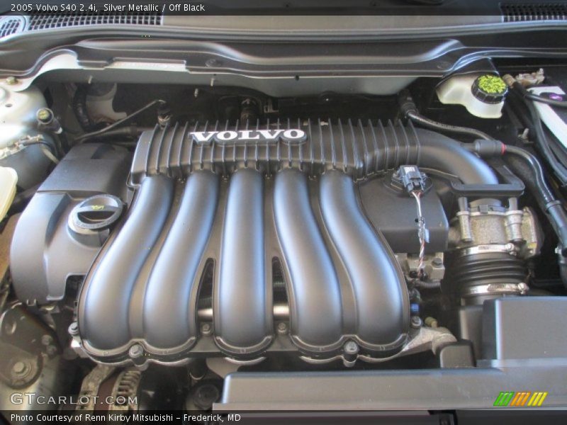 Silver Metallic / Off Black 2005 Volvo S40 2.4i