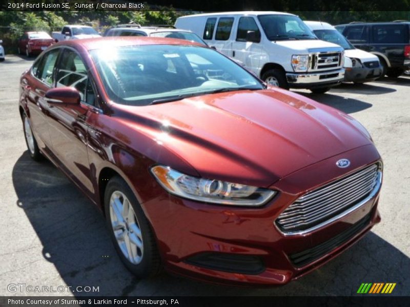 Front 3/4 View of 2014 Fusion SE