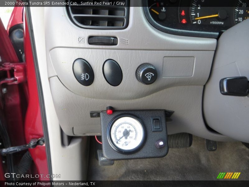 Sunfire Red Pearl / Gray 2000 Toyota Tundra SR5 Extended Cab