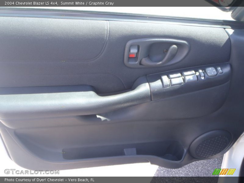 Summit White / Graphite Gray 2004 Chevrolet Blazer LS 4x4