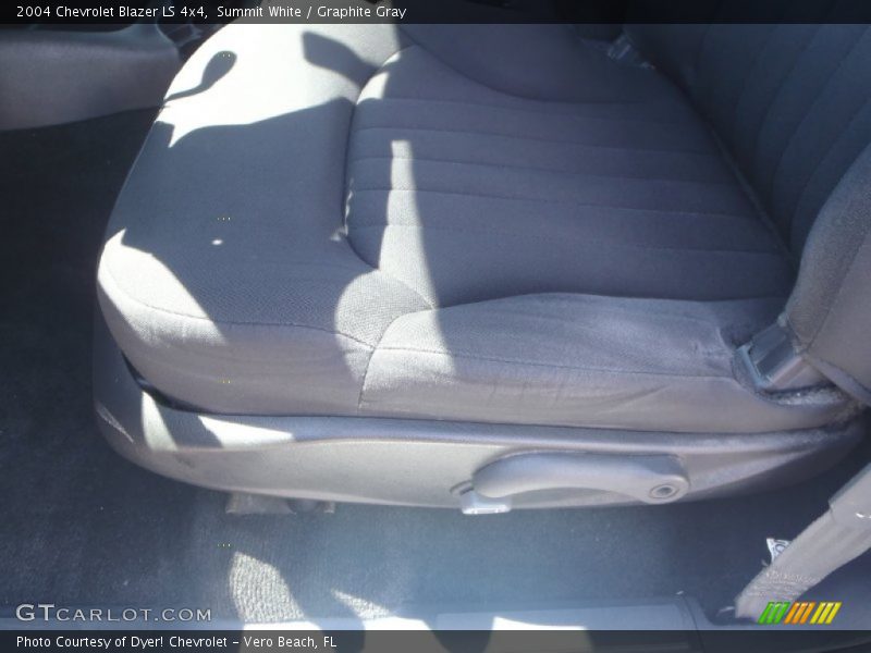 Summit White / Graphite Gray 2004 Chevrolet Blazer LS 4x4