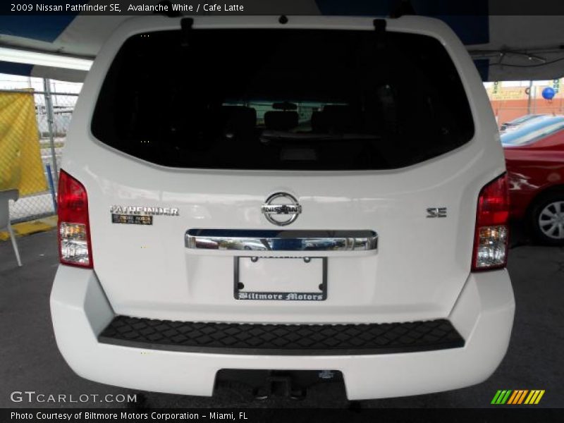 Avalanche White / Cafe Latte 2009 Nissan Pathfinder SE