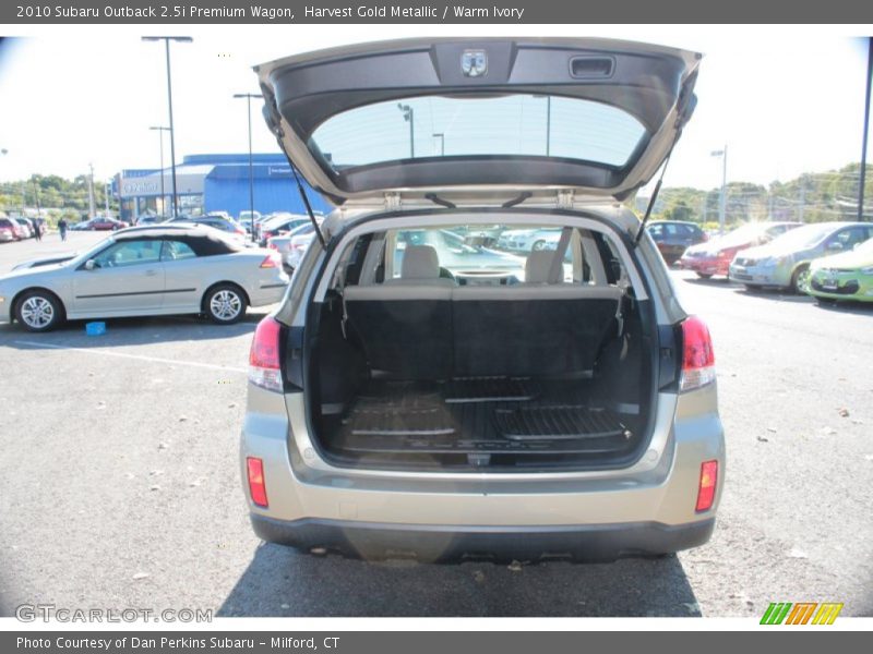 Harvest Gold Metallic / Warm Ivory 2010 Subaru Outback 2.5i Premium Wagon