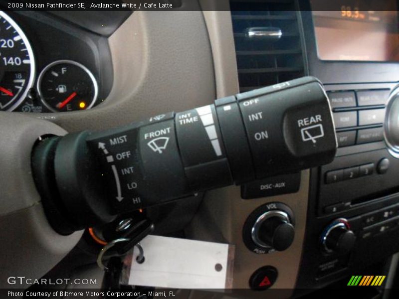 Avalanche White / Cafe Latte 2009 Nissan Pathfinder SE