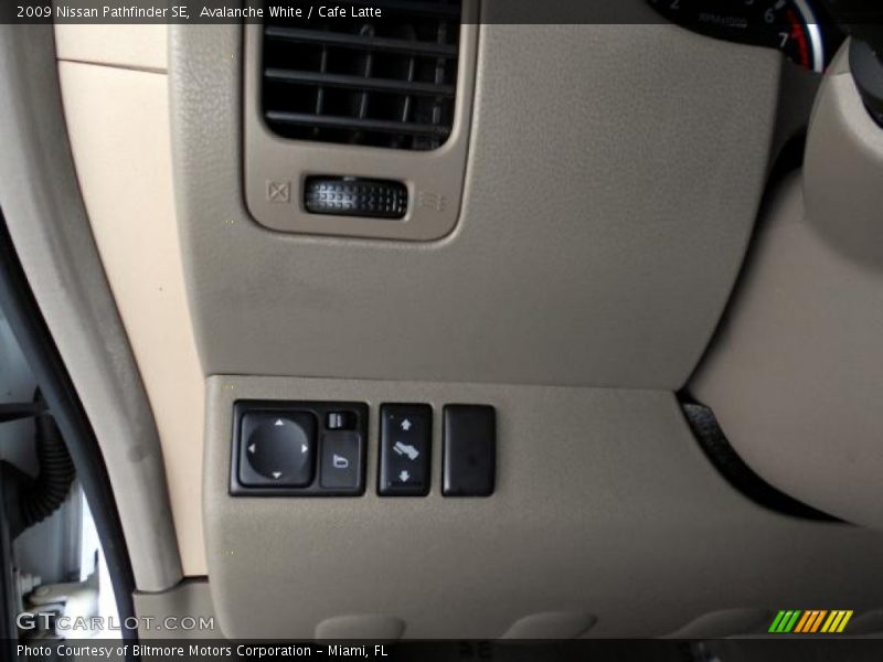 Avalanche White / Cafe Latte 2009 Nissan Pathfinder SE
