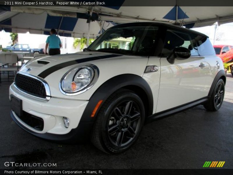 Pepper White / Carbon Black 2011 Mini Cooper S Hardtop