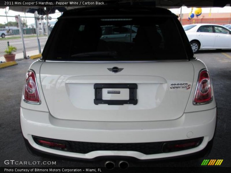 Pepper White / Carbon Black 2011 Mini Cooper S Hardtop