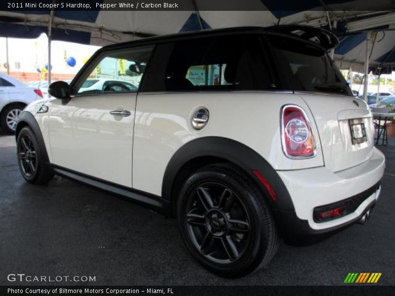 Pepper White / Carbon Black 2011 Mini Cooper S Hardtop