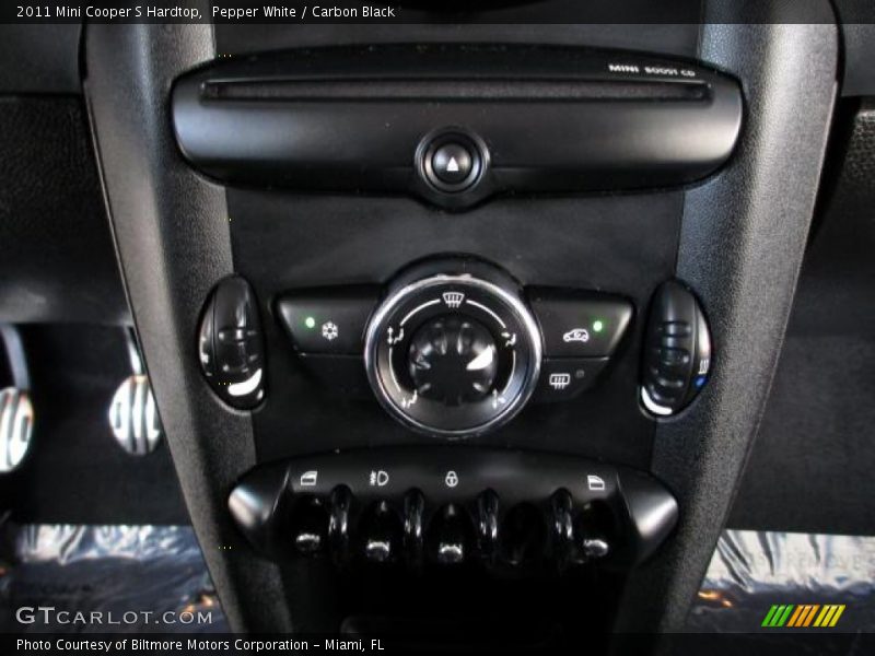 Pepper White / Carbon Black 2011 Mini Cooper S Hardtop