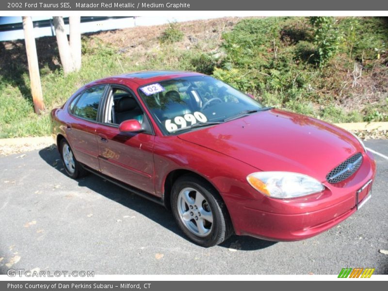 Matador Red Metallic / Medium Graphite 2002 Ford Taurus SES