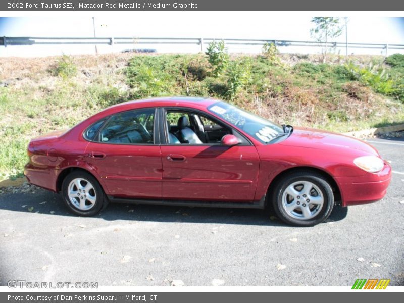 Matador Red Metallic / Medium Graphite 2002 Ford Taurus SES