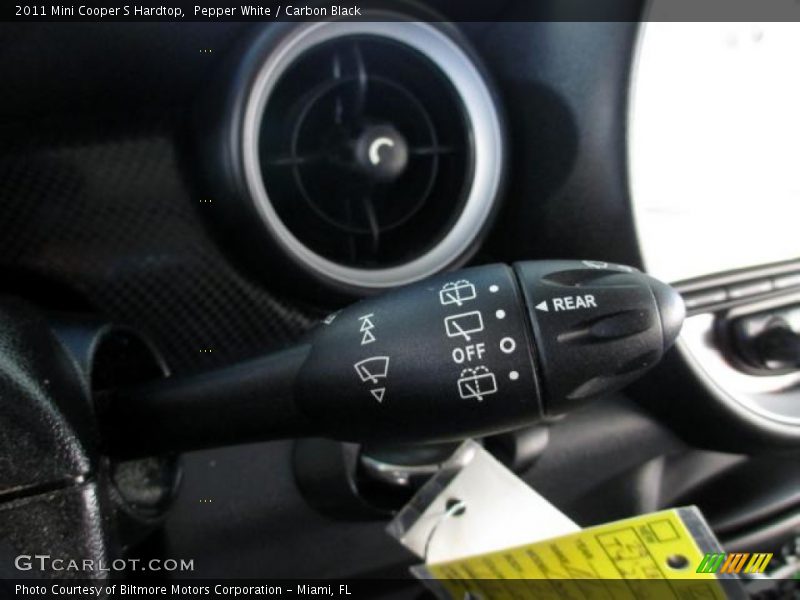 Pepper White / Carbon Black 2011 Mini Cooper S Hardtop