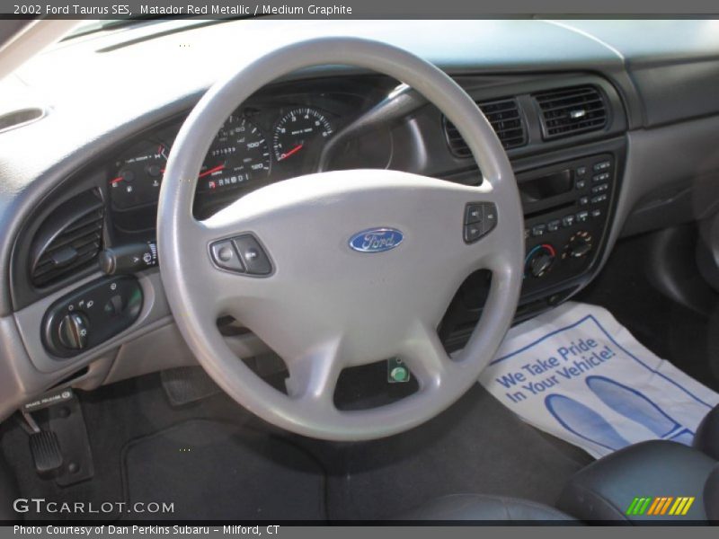 Matador Red Metallic / Medium Graphite 2002 Ford Taurus SES