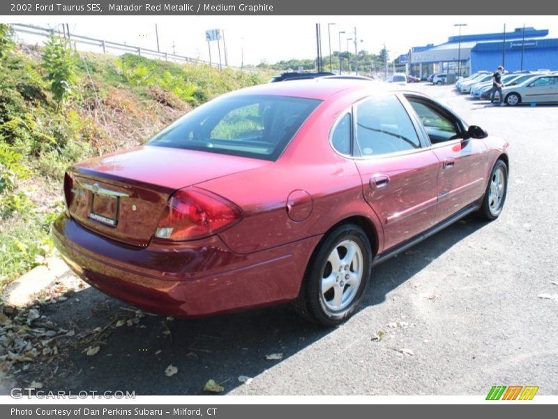 Matador Red Metallic / Medium Graphite 2002 Ford Taurus SES
