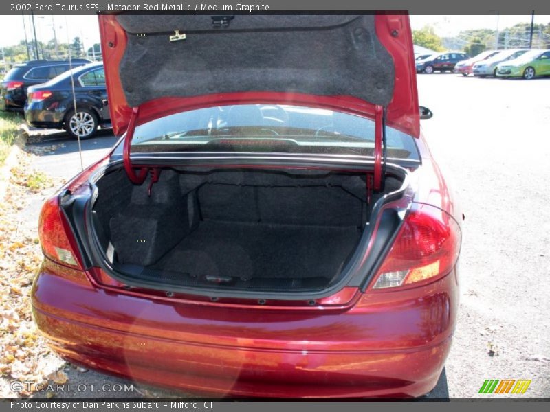 Matador Red Metallic / Medium Graphite 2002 Ford Taurus SES