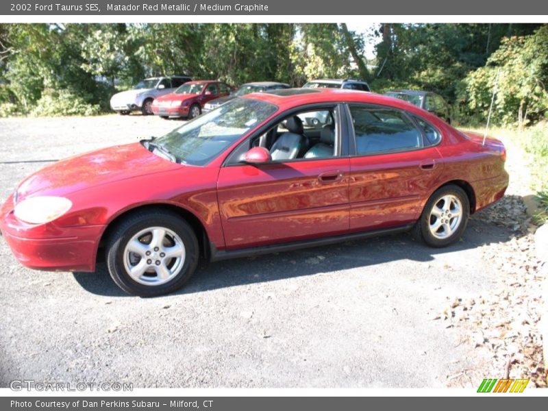 Matador Red Metallic / Medium Graphite 2002 Ford Taurus SES