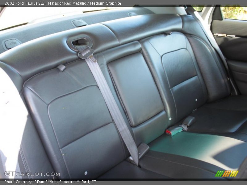 Matador Red Metallic / Medium Graphite 2002 Ford Taurus SES