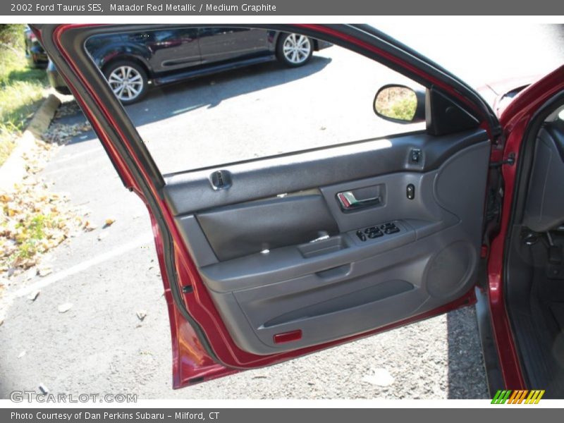 Matador Red Metallic / Medium Graphite 2002 Ford Taurus SES