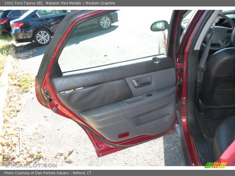 Matador Red Metallic / Medium Graphite 2002 Ford Taurus SES