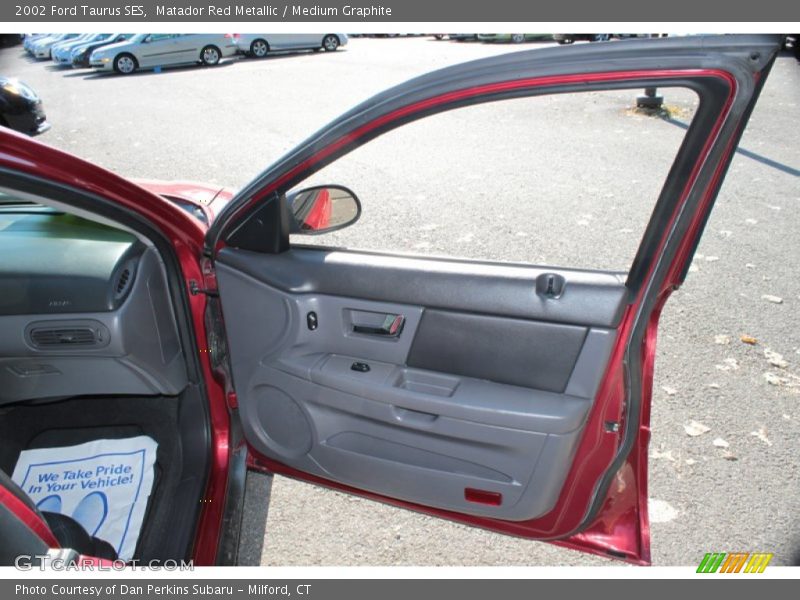 Matador Red Metallic / Medium Graphite 2002 Ford Taurus SES