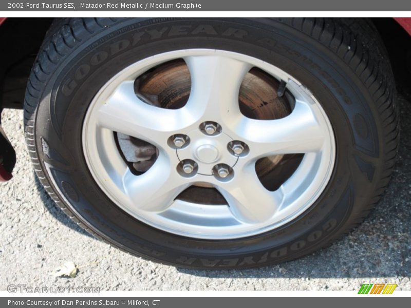 Matador Red Metallic / Medium Graphite 2002 Ford Taurus SES