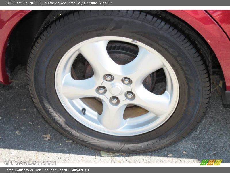 Matador Red Metallic / Medium Graphite 2002 Ford Taurus SES