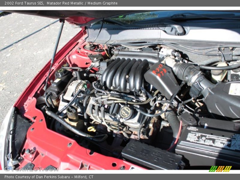 Matador Red Metallic / Medium Graphite 2002 Ford Taurus SES
