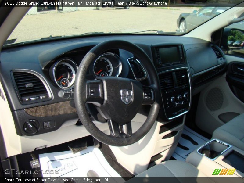 Brilliant Black Crystal Pearl / Black/Light Graystone 2011 Dodge Grand Caravan Mainstreet