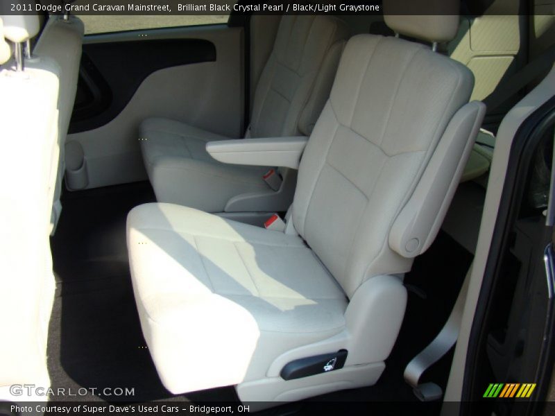 Brilliant Black Crystal Pearl / Black/Light Graystone 2011 Dodge Grand Caravan Mainstreet