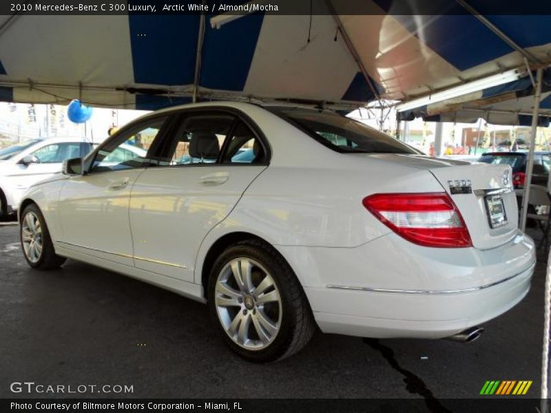 Arctic White / Almond/Mocha 2010 Mercedes-Benz C 300 Luxury