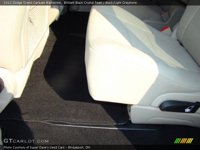 Brilliant Black Crystal Pearl / Black/Light Graystone 2011 Dodge Grand Caravan Mainstreet