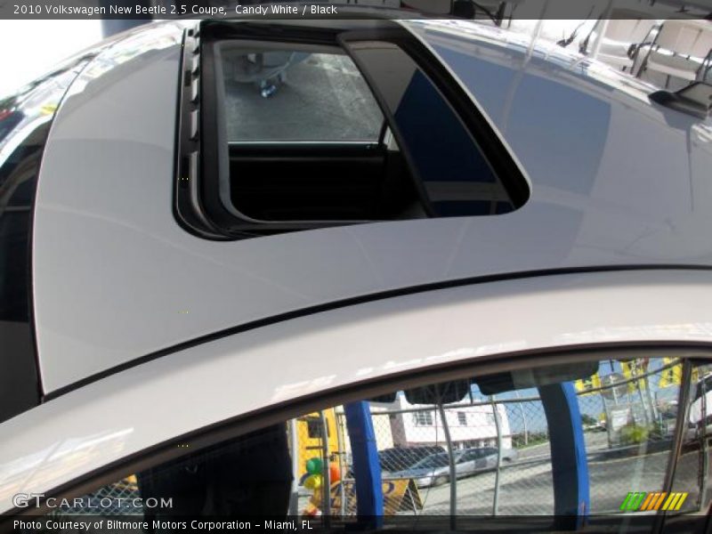 Candy White / Black 2010 Volkswagen New Beetle 2.5 Coupe