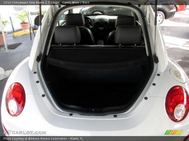 Candy White / Black 2010 Volkswagen New Beetle 2.5 Coupe