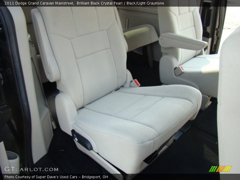 Brilliant Black Crystal Pearl / Black/Light Graystone 2011 Dodge Grand Caravan Mainstreet