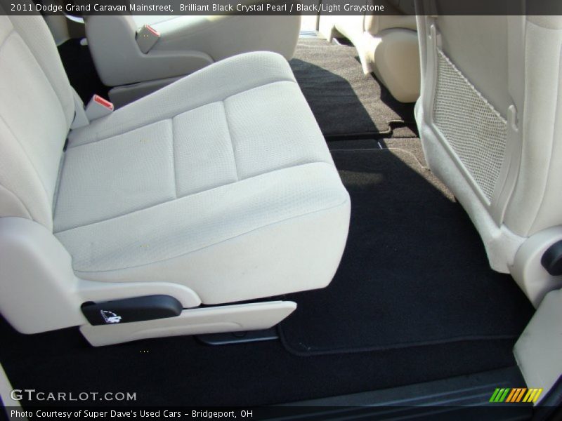 Brilliant Black Crystal Pearl / Black/Light Graystone 2011 Dodge Grand Caravan Mainstreet