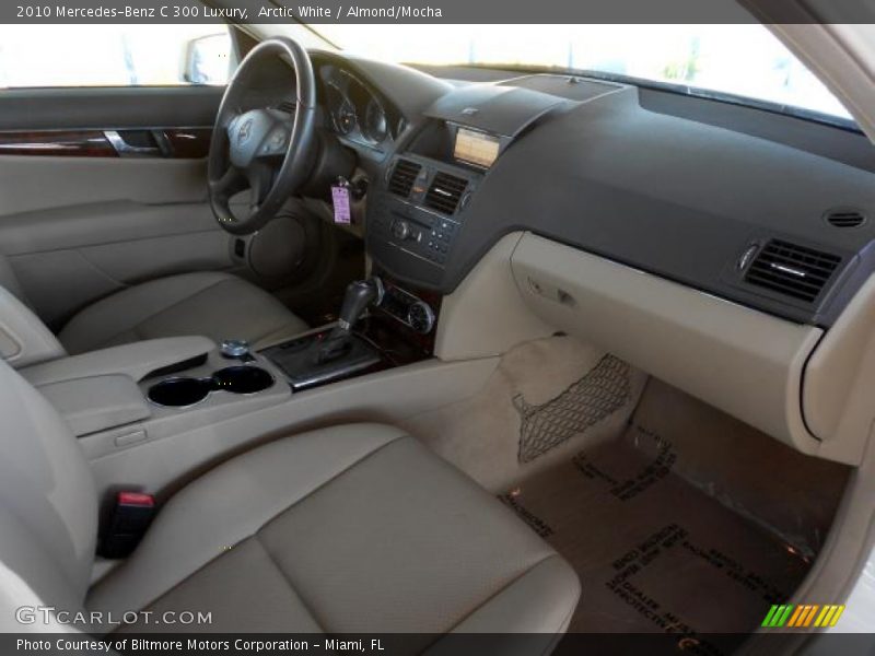 Arctic White / Almond/Mocha 2010 Mercedes-Benz C 300 Luxury