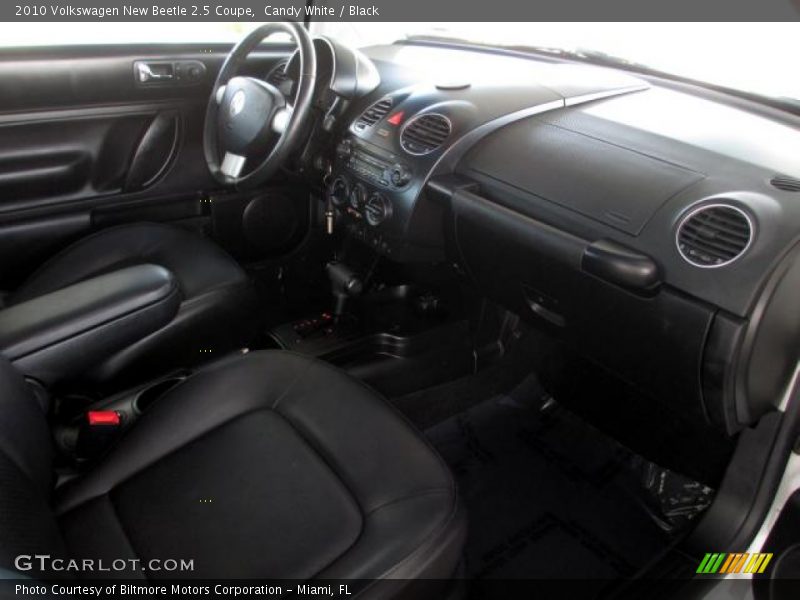 Candy White / Black 2010 Volkswagen New Beetle 2.5 Coupe