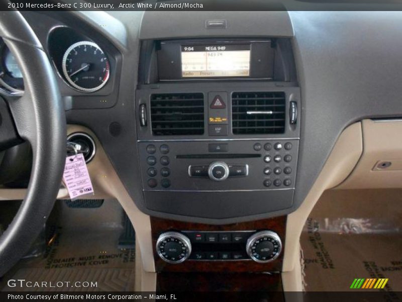 Arctic White / Almond/Mocha 2010 Mercedes-Benz C 300 Luxury